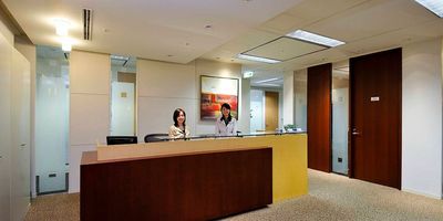 リージャス会議室 大手町ファーストスクエア コワーキングデスクの室内の写真