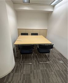 Regus 会議室｜高速Wi-Fi完備の落ち着いたビジネス空間 - リージャス会議室 大手町ファーストスクエア