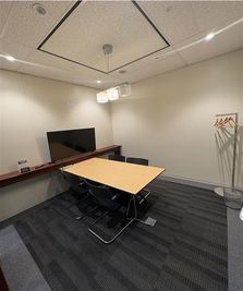 Regus 会議室｜高速Wi-Fi完備の落ち着いたビジネス空間 - リージャス会議室 大手町ファーストスクエア