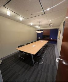 Regus 会議室｜高速Wi-Fi完備の落ち着いたビジネス空間 - リージャス会議室 大手町ファーストスクエア