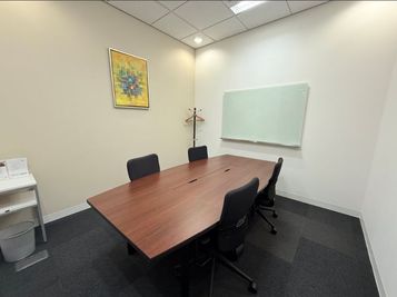 Regus 会議室|高速Wi-Fi完備の落ち着いたビジネス空間 - リージャス会議室 有楽町イトシア