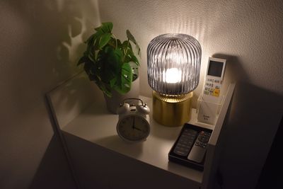 間接照明・時計・リモコン（エアコン・プロジェクター・サウンドバー） - シネマヌック CinemaNook シネマヌック Cinema Nook プライベートシアターの設備の写真