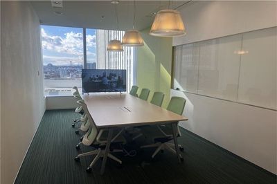Regus 会議室｜高速Wi-Fi完備の落ち着いたビジネス空間 - リージャス会議室 横浜ブルーアベニュー