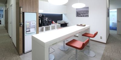 リージャス会議室 金沢駅東 コワーキングデスクの室内の写真