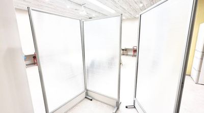 パーテーション（3枚）ご自由にお使いいただけます - いいオフィス神戸byKT-joy 教室・カルチャースクール向けレンタルスペースの設備の写真