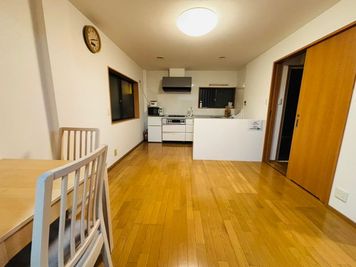 シェアする子育て すいまーる イベントスペースの室内の写真