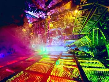 床はスモークマシンとカラーLEDで雰囲気を変えられます - 撮影スタジオ　スタジオハムスター４匹目 【商業利用】貸切りレンタル撮影スタジオ　スタジオハムスター４匹目の室内の写真