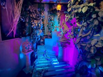 非現実感のある小さな洞窟をイメージしたホワイトケイプ1～2名様用のミニブースです - 撮影スタジオ　スタジオハムスター２匹目 【商用利用】貸切りレンタル撮影スタジオ　スタジオハムスター２匹目の室内の写真