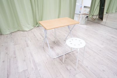 折り畳みテーブルとイス10脚あります - レンタルスタジオPalette 元町中華街店 レンタルスタジオPalette元町中華街店の設備の写真