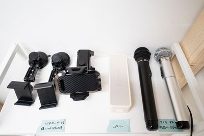 スマホホルダーとマイク（振り用、マイクとしては使えません） - レンタルスタジオPalette 元町中華街店 レンタルスタジオPalette元町中華街店の設備の写真