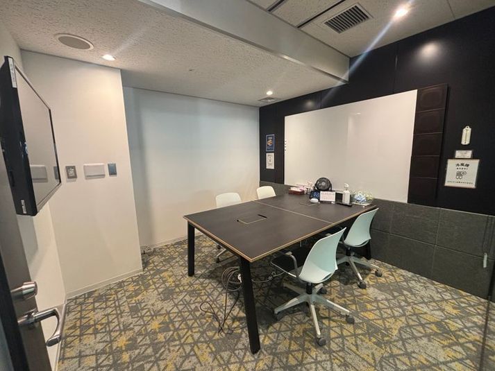 4名用会議室 - STAYUP横浜
