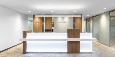 リージャス会議室 丸の内新国際ビル コワーキングデスクの入口の写真