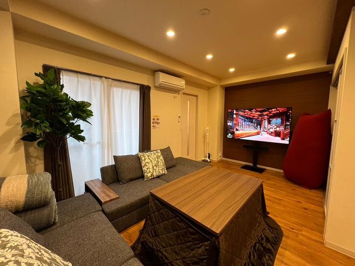 歓送迎会に！大画面テレビつきシアタールーム★武蔵ヶ辻徒歩3分★ - ゲストルーム心音-金澤表参道-