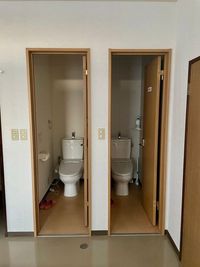 トイレ２つ - オクバレエスクール　レンタルスペース OKBレンタルスペース　（オクバレエスクール）の室内の写真