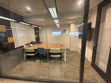 ６名会議室 - STAYUP横浜 6名用会議室の室内の写真