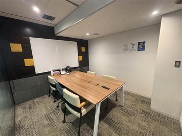 ６名会議室 - STAYUP横浜 6名用会議室の室内の写真
