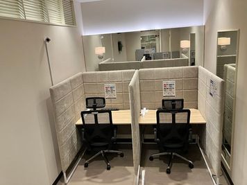 1名様用のWEB通話・会話可能席 - コインスペースコピス吉祥寺店
