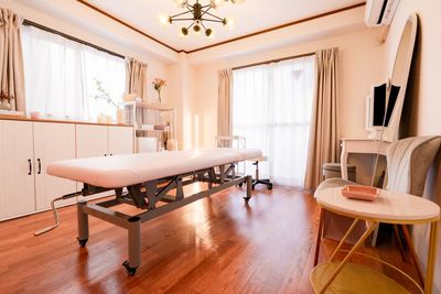 部屋全体 - レンタルサロンPalette心斎橋店 完全個室のレンタルサロンの室内の写真