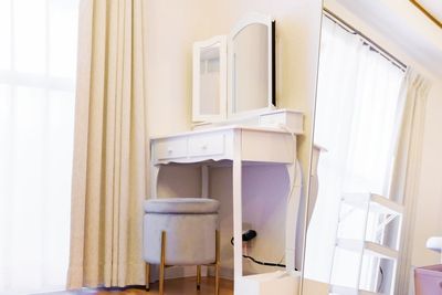 ドレッサー - レンタルサロンPalette心斎橋店 完全個室のレンタルサロンの室内の写真