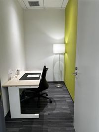Regus オフィススペース（個室）｜落ち着いた環境で使える独立型ワークスペース - リージャス会議室 長崎BizPORT