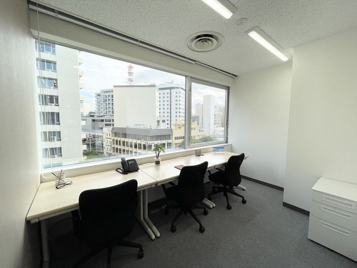 リージャス会議室 JR九州那覇ビル オフィススペース（個室）の室内の写真