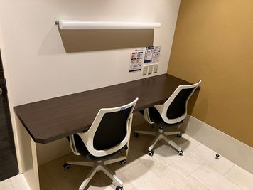 オンライン会議や面接にオススメな2名様用個室 - コインスペースコピス吉祥寺店