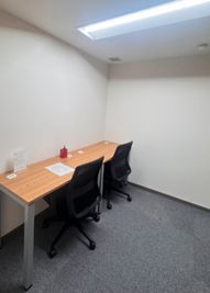 Regus オフィススペース(個室)|落ち着いた環境で使える独立型ワークスペース - リージャス会議室 オープンオフィス御堂筋