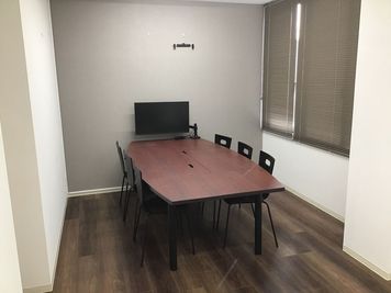 ZOOM会議やリモートでも使える会議室！少人数の研修会、セミナーでのご使用も可能！（7名用） - レンタルスペース