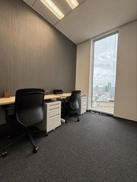 Regus オフィススペース(個室)|落ち着いた環境で使える独立型ワークスペース - リージャス会議室 大阪梅田ツインタワーズ・ノース