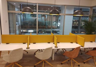 リージャス会議室 静岡葵タワー コワーキングデスクの室内の写真