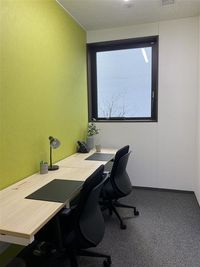 Regus オフィススペース（個室）｜落ち着いた環境で使える独立型ワークスペース - リージャス会議室 岡山アクロスキューブ