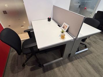 Regus コワーキングデスク｜信頼ある環境で使える開放的なワークスペース - リージャス会議室 丸の内鉄鋼ビル