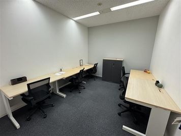 Regus オフィススペース（個室）｜落ち着いた環境で使える独立型ワークスペース - リージャス会議室 丸の内パシフィックセンチュリープレイ