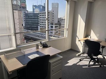 Regus コワーキングデスク｜信頼ある環境で使える開放的なワークスペース - リージャス会議室 六本木駅前