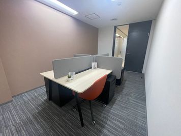 Regus コワーキングデスク|信頼ある環境で使える開放的なワークスペース - リージャス会議室 六本木三河台スクエア