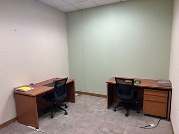 Regus オフィススペース（個室）｜落ち着いた環境で使える独立型ワークスペース - リージャス会議室 汐留ビルディング