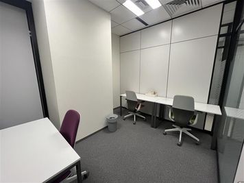 Regus オフィススペース（個室）｜落ち着いた環境で使える独立型ワークスペース - リージャス会議室 SPACES六本木