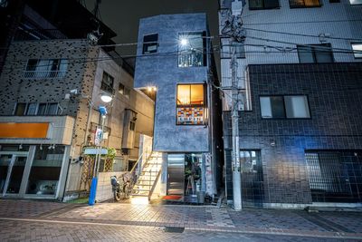 当ビル３階です。階段で３階までお越しください。 - THE GATE 武蔵小杉店 地域最安値 24時間営業！完全個室のお洒落なﾄﾚｰﾆﾝｸﾞｼﾞﾑの外観の写真