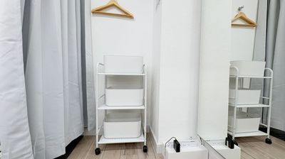 お着換え用のかごもご用意しています！ - レンタルスタジオaile(エール)　神戸三宮店 【神戸主要駅徒歩圏内】格安でレッスンができるレンタルスタジオの室内の写真