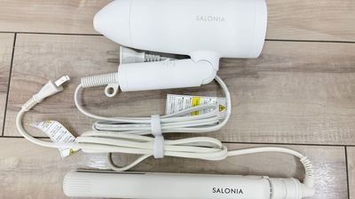 ドライヤー、ヘアアイロンもちろん無料で利用可能です。 - レンタルスタジオaile(エール)　神戸三宮店 【神戸主要駅徒歩圏内】格安でレッスンができるレンタルスタジオの設備の写真