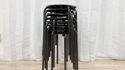 椅子は全部で8個！ - レンタルスタジオaile(エール)　神戸三宮店 【神戸主要駅徒歩圏内】格安でレッスンができるレンタルスタジオの設備の写真