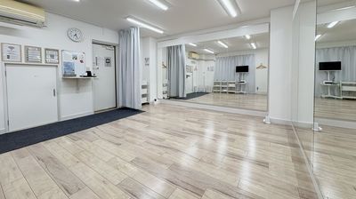 ダンスに最適 - レンタルスタジオaile(エール)　神戸三宮店 【神戸主要駅徒歩圏内】格安でレッスンができるレンタルスタジオの室内の写真