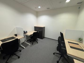 Regus コワーキングデスク｜信頼ある環境で使える開放的なワークスペース - リージャス会議室 関内