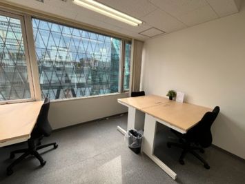 Regus コワーキングデスク｜信頼ある環境で使える開放的なワークスペース - リージャス会議室 原宿