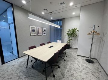Regus 会議室｜高速Wi-Fi完備の落ち着いたビジネス空間 - リージャス会議室 博多筑紫通り