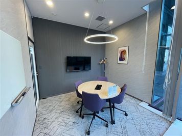 Regus 会議室｜高速Wi-Fi完備の落ち着いたビジネス空間 - リージャス会議室 博多筑紫通り