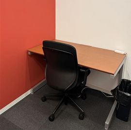 Regus コワーキングデスク｜信頼ある環境で使える開放的なワークスペース - リージャス会議室 JRJP博多ビル