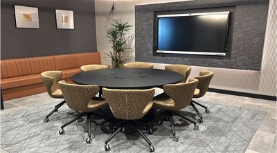 Regus 会議室｜高速Wi-Fi完備の落ち着いたビジネス空間 - リージャス会議室 Signature 大阪梅田ツインタワーズ・サウス