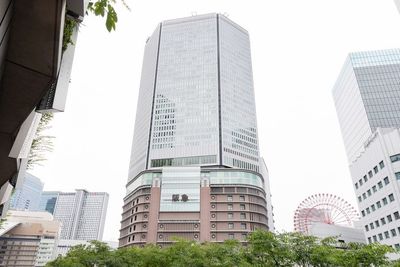 リージャス会議室 Signature 大阪梅田ツインタワーズ・サウス コワーキングデスクの室内の写真