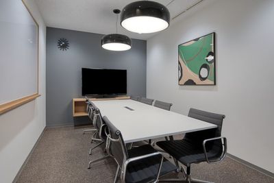 Regus 会議室｜高速Wi-Fi完備の落ち着いたビジネス空間 - リージャス会議室 SPACES新宿